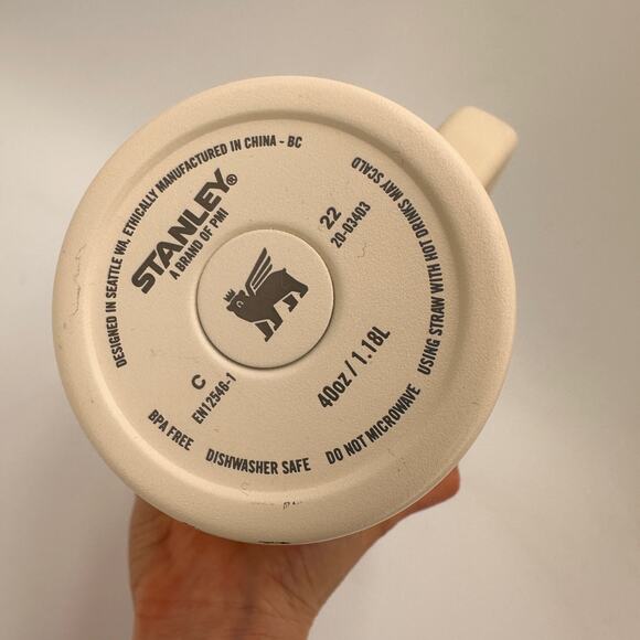 Stanley Cream The Quensher H2.0 The Flowstate 40 oz Tumbler NWOT - Picture 3 of 9